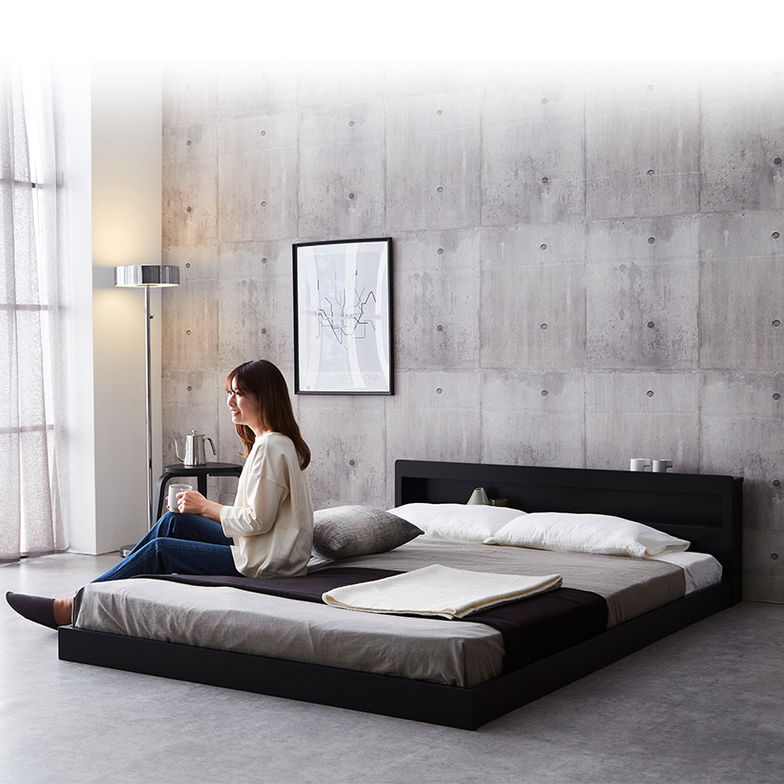 【ポイント10倍】レスター ローベッド クイーン 高密度バリューポケットコイルマットレス付き 木製 棚付き LED照明 コンセント すのこ ブラック ホワイト 【大型家具配送】