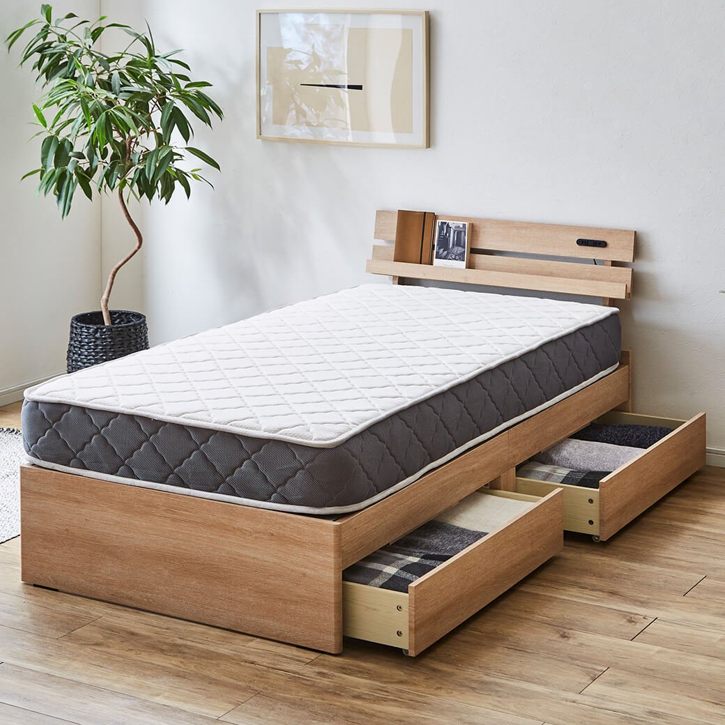 スタイリッシュなデザインの当社オリジナル木製ベッド「アルミ」